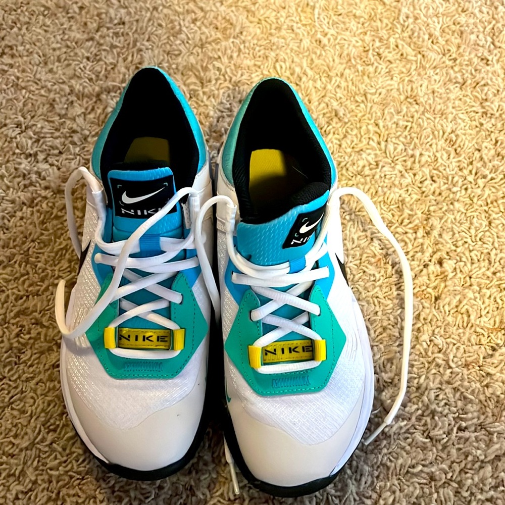 Nike size 5 - air zoom crossover basketball shoes